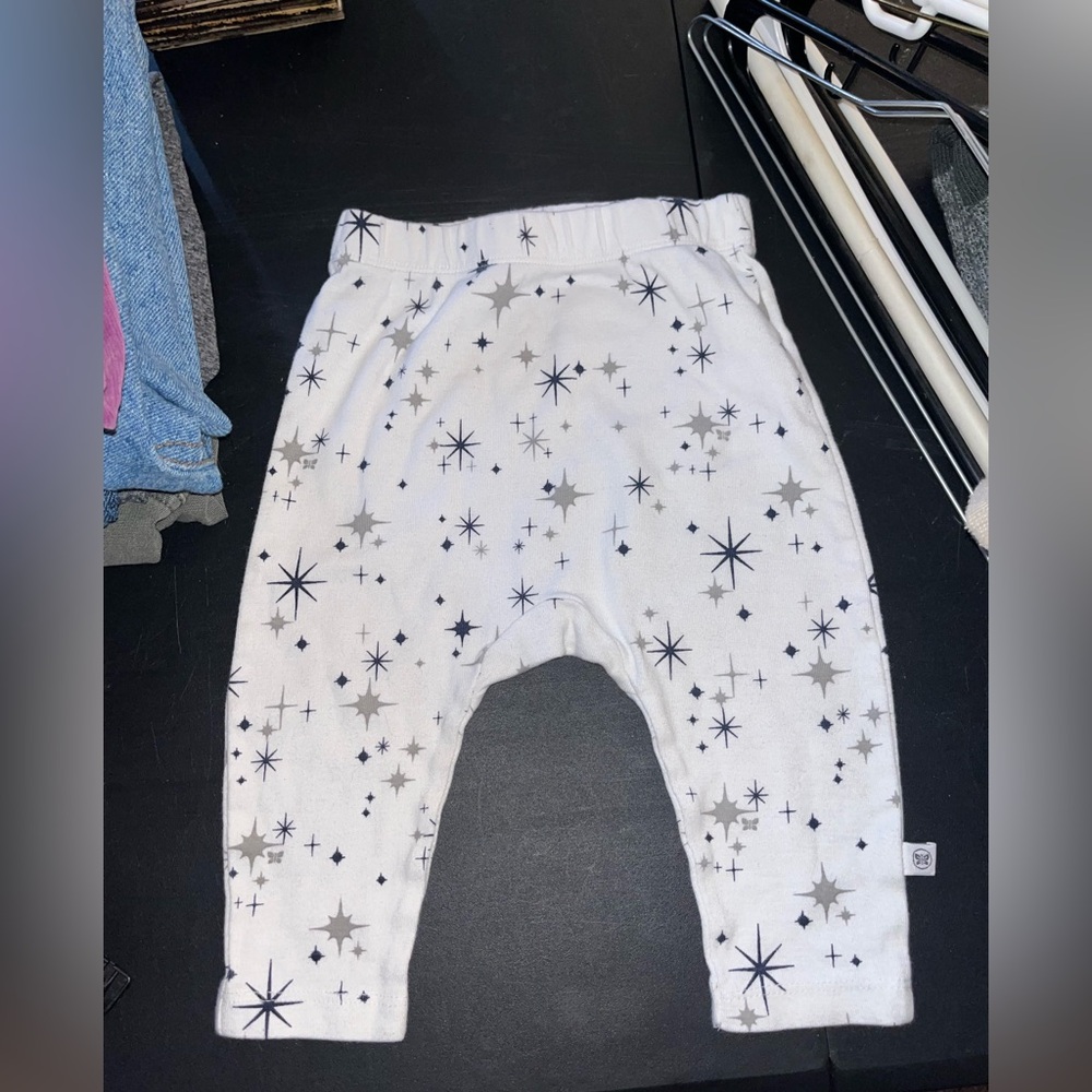 NEST Fragrances White Baby Star Print Joggers by Honest